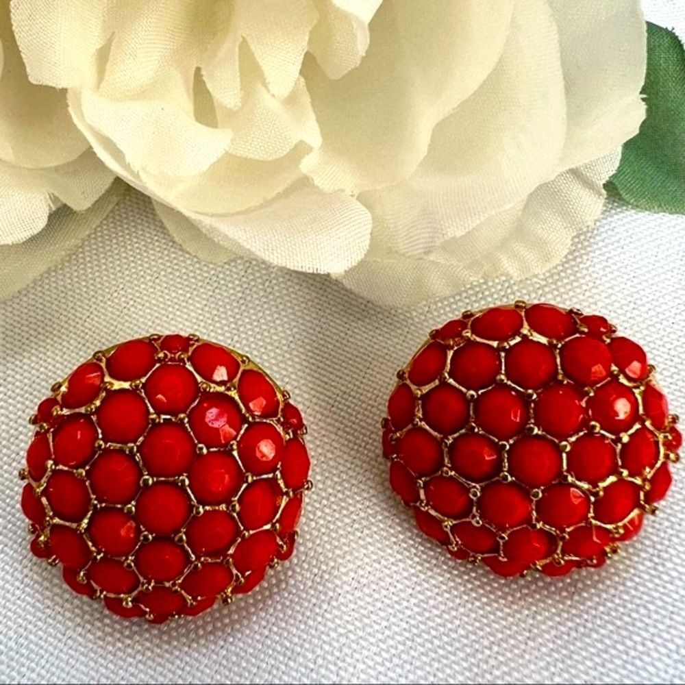 VTG Y2K Style Scarlet Red Beaded Cluster Button Earrings Gold Tone Lattice Frame